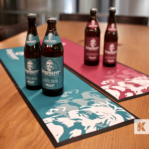 Bar-Mat - A blue and a red bar mat with beer bottles
