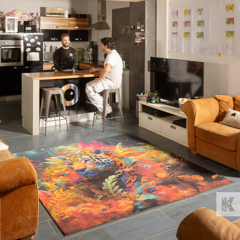 Jet-Print Light - Very colourful and detailed mat in a busy room setting where two men are having a discussion