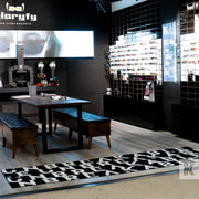 Jet-Print Light - Unbreakable branded runner in a Gloryfy glasses store