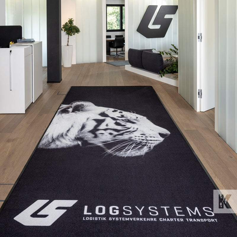 Jet-Print Horizon - Logsystem branded long mat in an office corridor